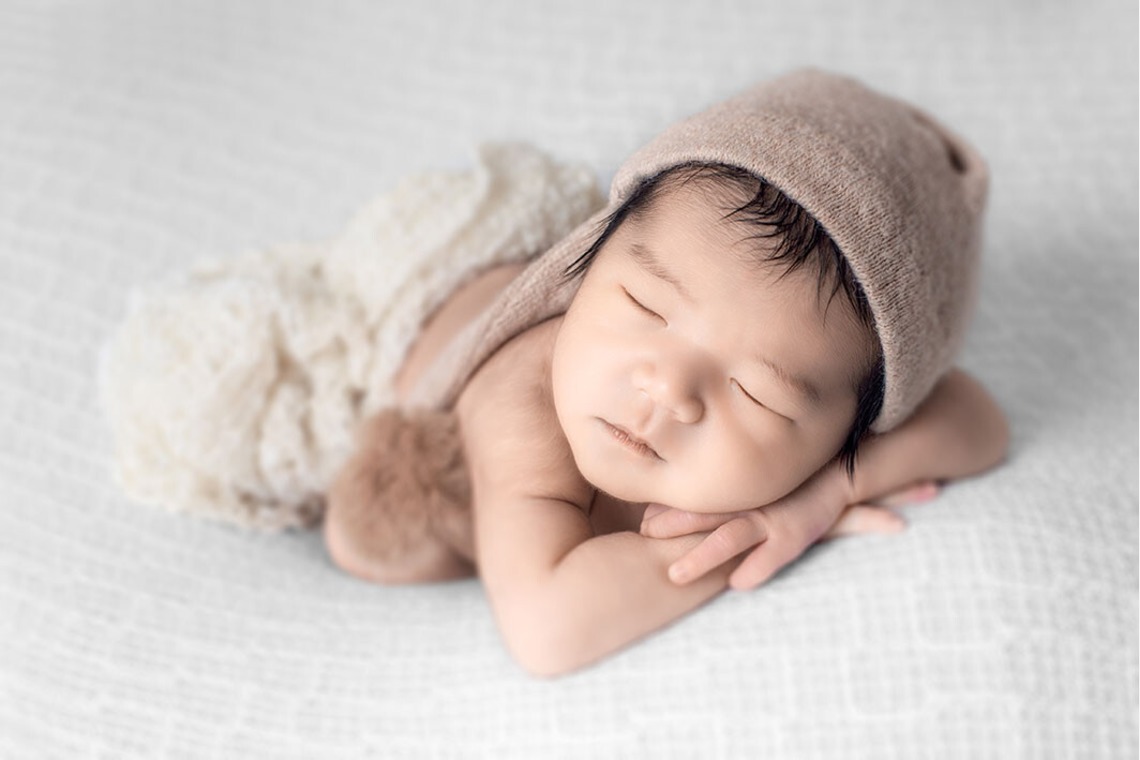 AXiS Photo Servise 藤井靖史が出張撮影した家族写真(キッズ,ベビーフォト)などが写った「ニューボーンフォト」の家族写真