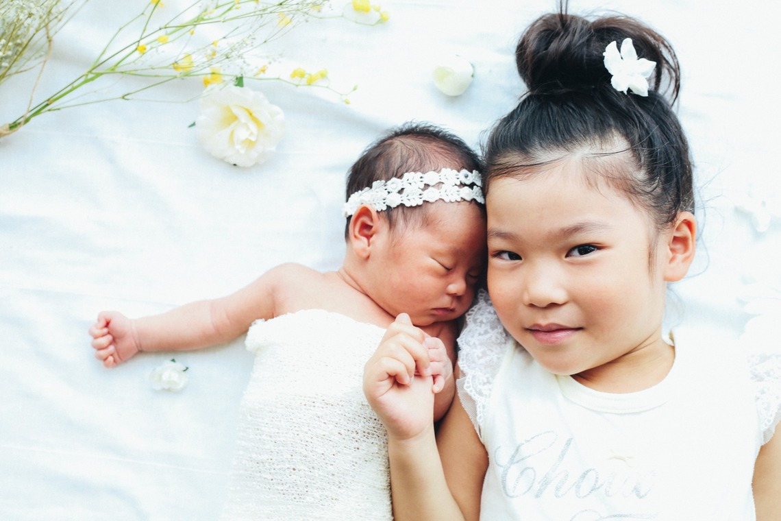 出張撮影HUG TIMEが撮影した「自宅でナチュラルなニューボーンフォト」の写真