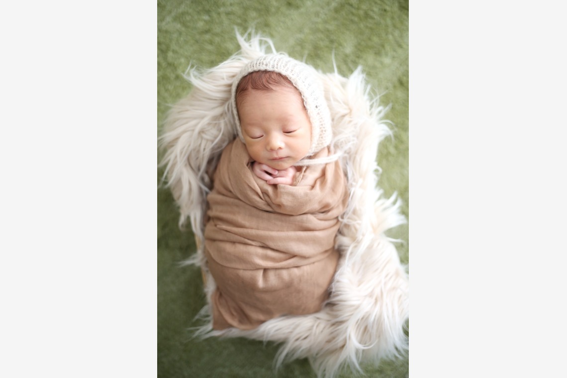 出張撮影HUG TIMEが撮影した「ニューボーンフォト＠ご自宅」の写真