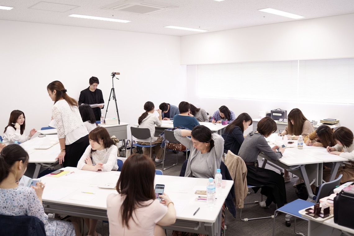 あさぎフォト　喜多紀子が撮影した「理想のパートナーを引きよせるメイク講座」の写真