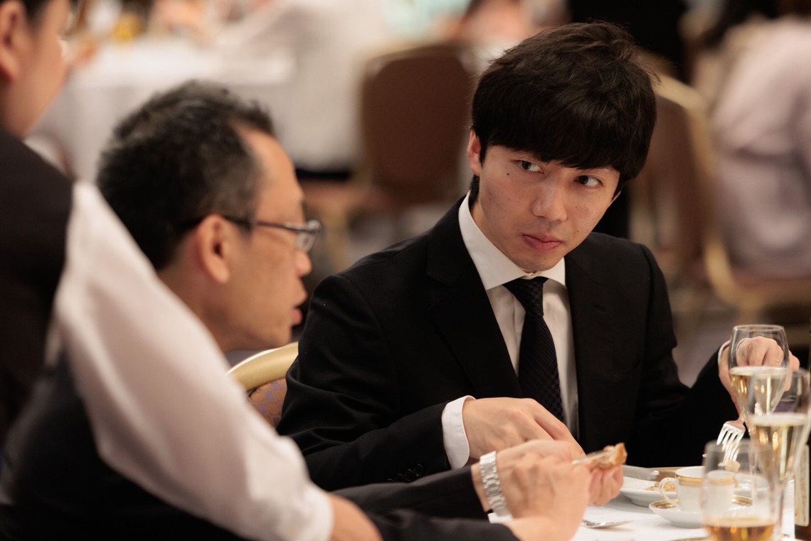 イトウ　ノブミチが撮影した「周年パーティと100人集合写真」の写真