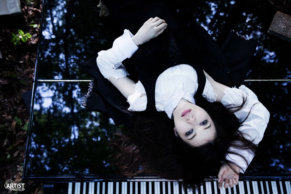 KIRAが撮影した写真のアルバム「森の中のピアノ -  那須塩原のスタジオ撮影」