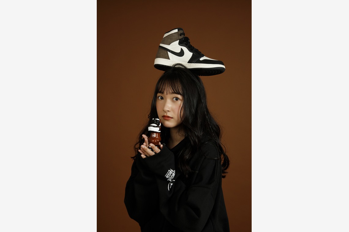 エレーナが撮影した写真のアルバム「HYPEDROP x TOKYOGUNS」