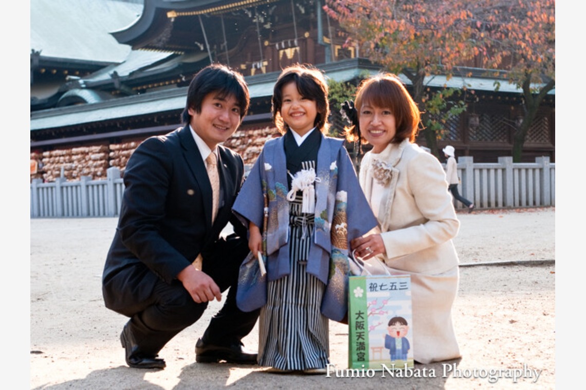 名畑文巨写真事務所が出張撮影した家族写真(キッズ,ベビーフォト)などが写った「出張撮影七五三・お宮詣り」の家族写真
