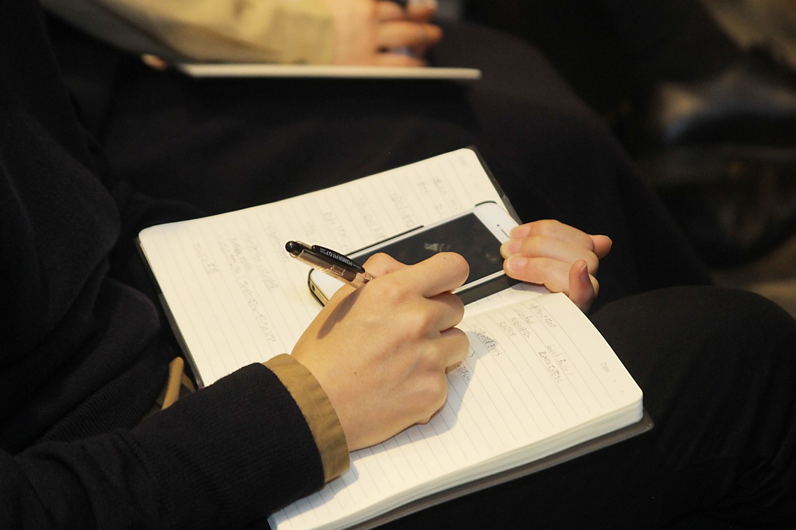 渡邉博海が撮影した写真のアルバム「ビジネスコンベンション」