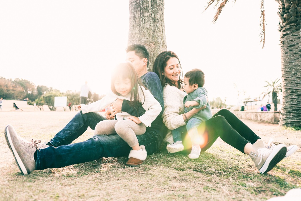 佐多　杏介が撮影した「ビーチサイドで自然な家族写真」の写真