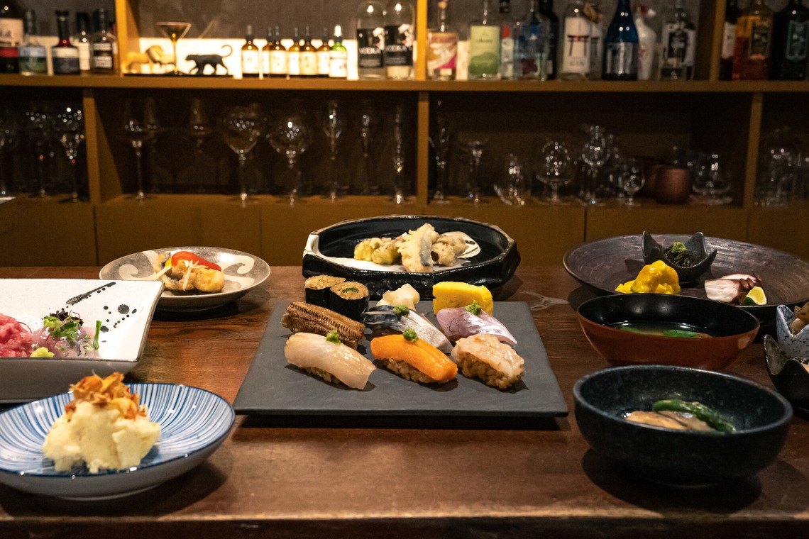 Studio 梁が撮影した「店舗・料理撮影 Bar&Sushi 紺と白様」の写真