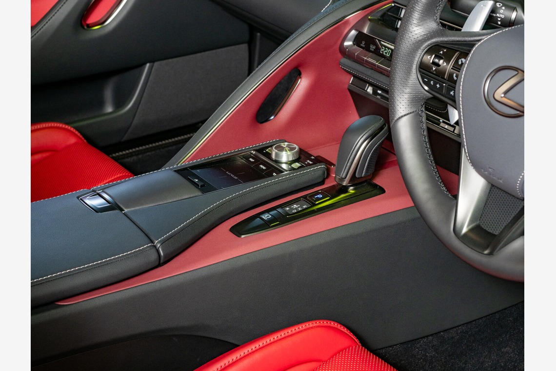 原野 英樹が撮影した「輸入車販売会社よりレクサス LC500をカーセンサーSDGE 掲載用写真を依頼いただきました」の写真