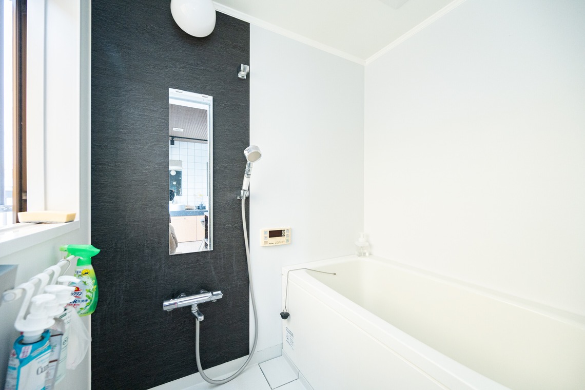 佐藤政彦が撮影した写真のアルバム「民泊撮影」