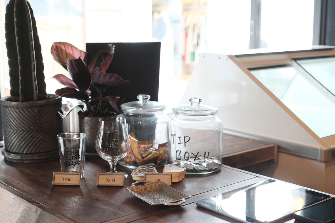 土門巧が撮影した写真のアルバム「THE BLISS BURGER」