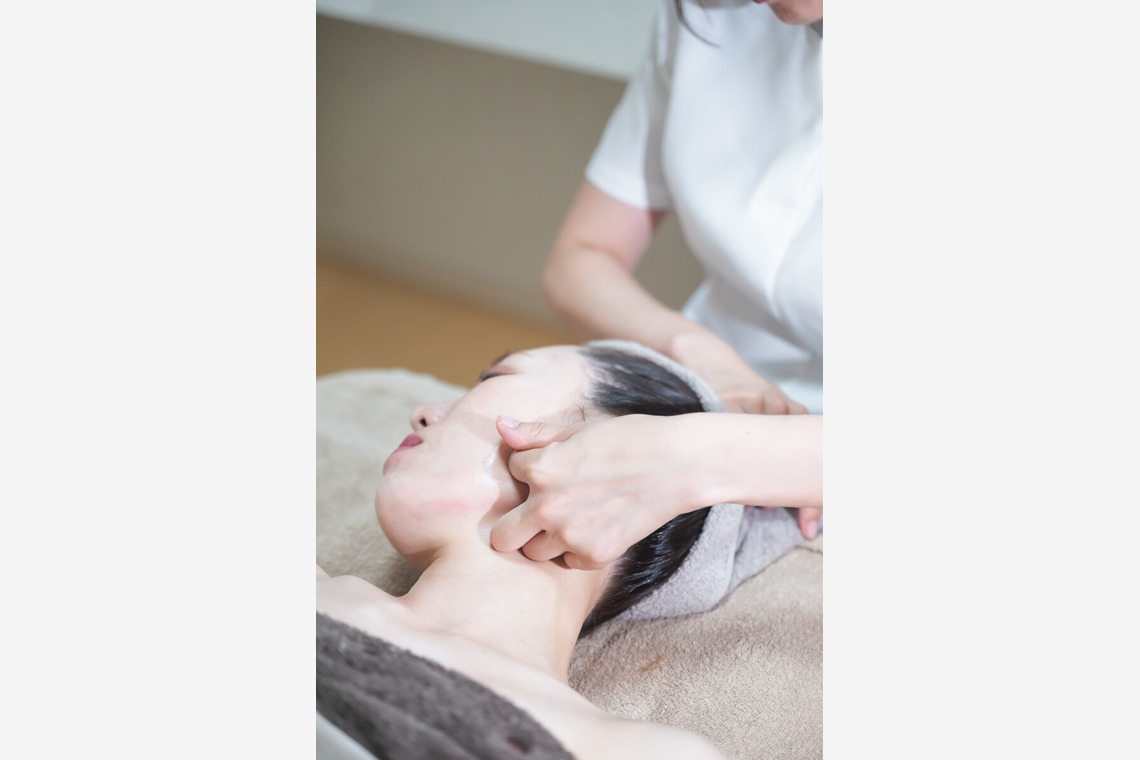 出張撮影 中村まみこが撮影した写真のアルバム「プライベートサロン施術風景＠大垣」