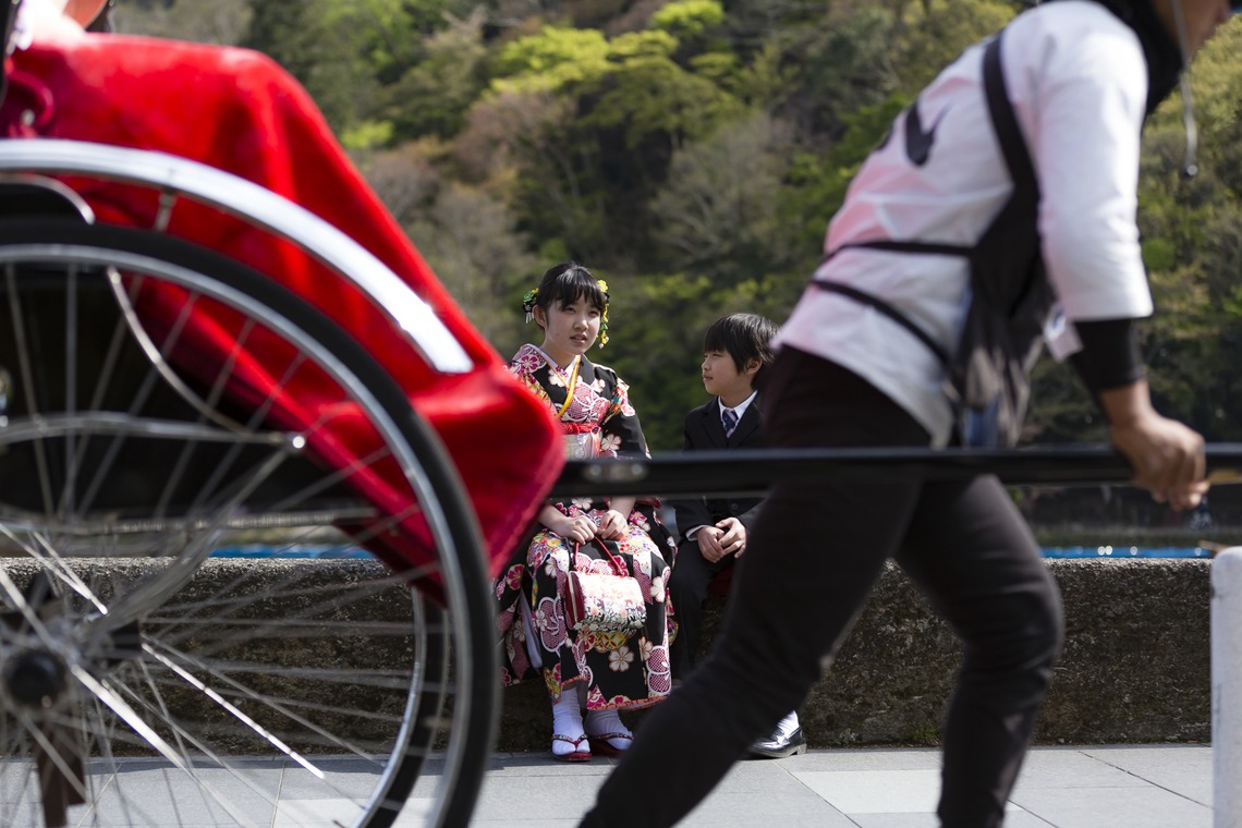 Bernard Lykesが撮影した家族写真の出張撮影のアルバム「13年まいり」