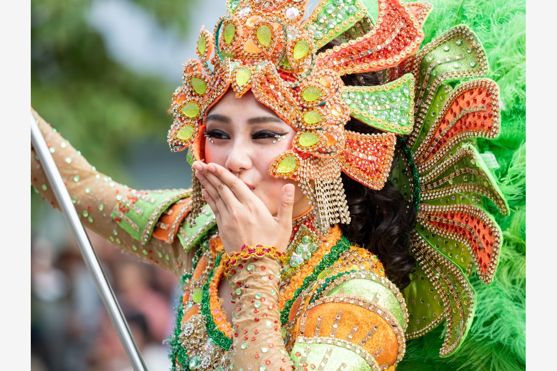 レオン・スナップサービスが撮影した写真のアルバム「浅草サンバカーニバル」