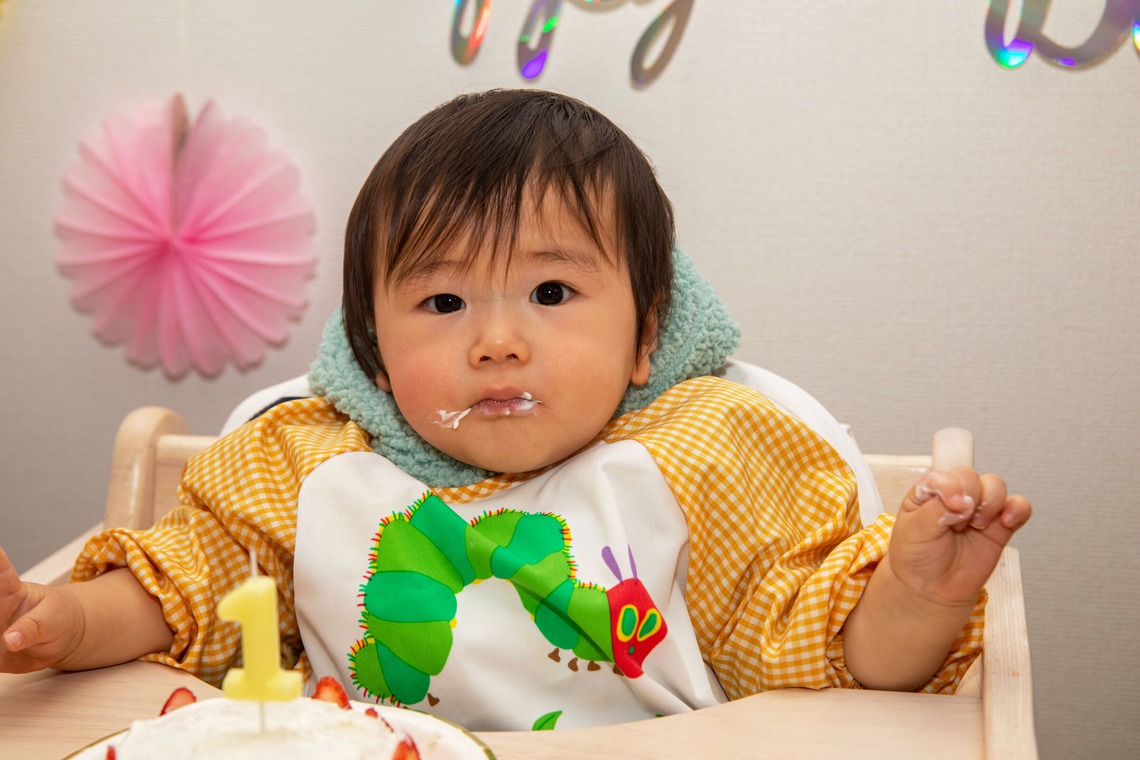 岩坪眞一郎が出張撮影した家族写真(キッズ,ベビーフォト)などが写った「一歳の誕生日記念」の家族写真