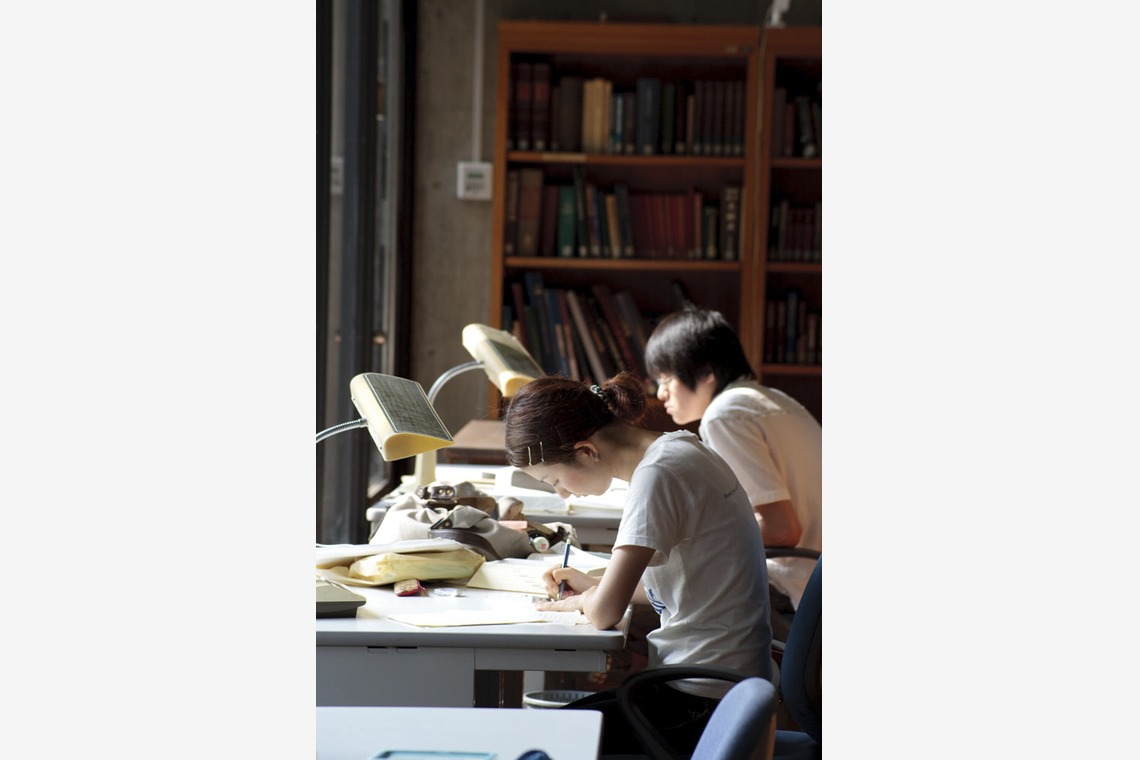 エルスタジオが撮影した写真のアルバム「大学、学部案内」