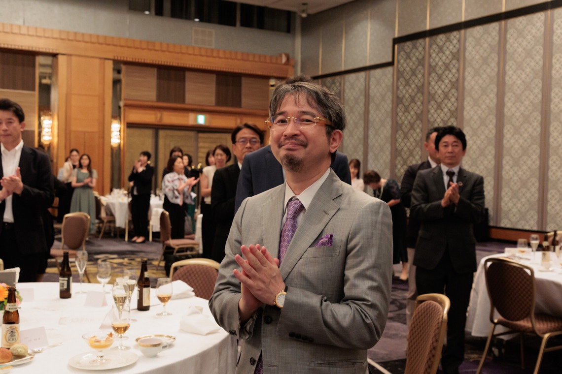 イトウ　ノブミチが撮影した「周年パーティと100人集合写真」の写真