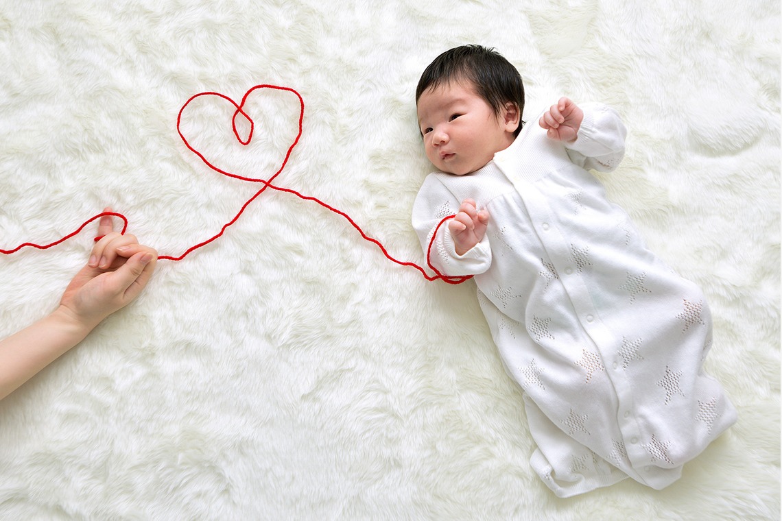 Design studio lumière（井上 敦仁）が撮影したスタジオ撮影のアルバム「ニューボーンフォト」