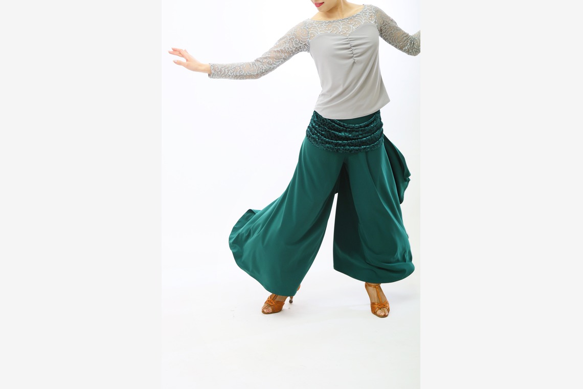 杉安写真事務所が撮影した写真のアルバム「ウエディング、ウエディング関連、ダンス関連商品」