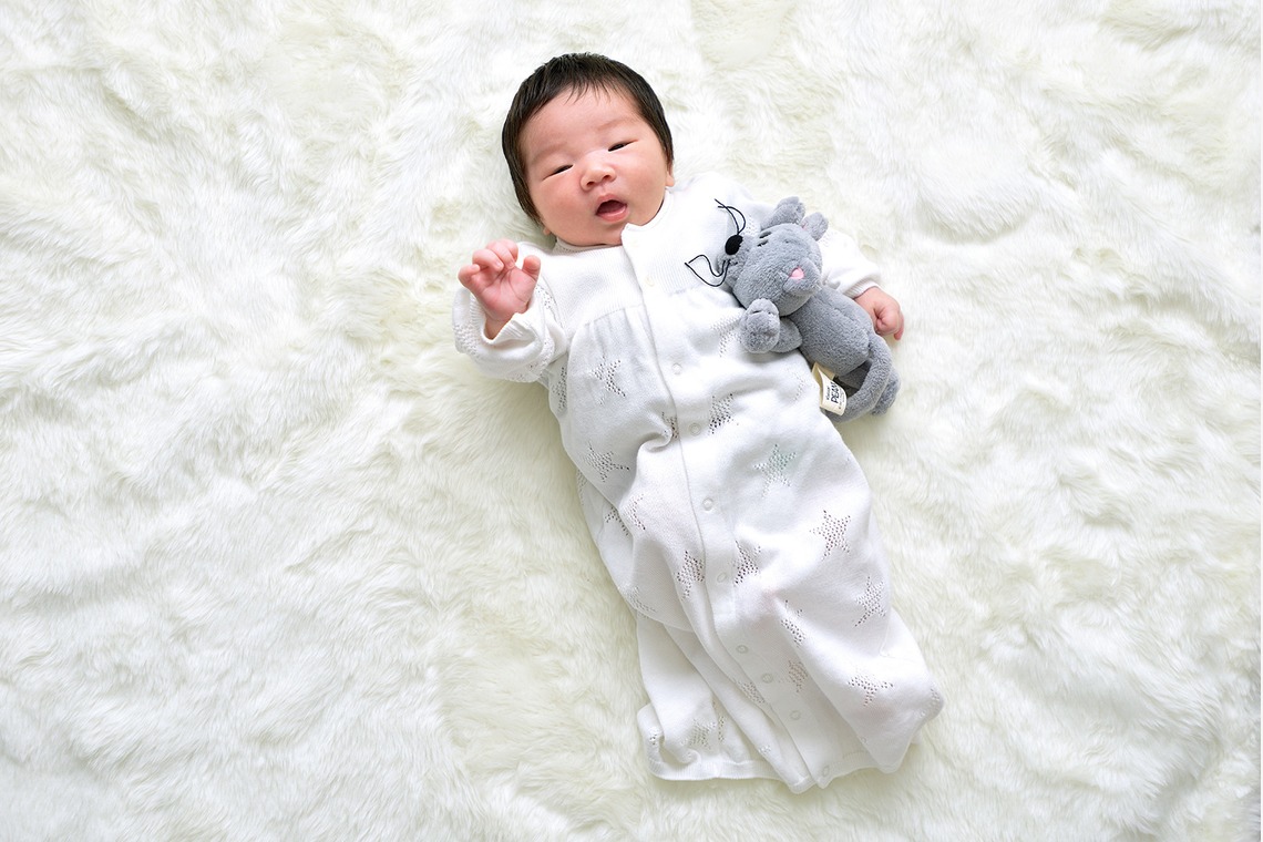 Design studio lumière（井上 敦仁）が撮影したスタジオ撮影のアルバム「ニューボーンフォト」