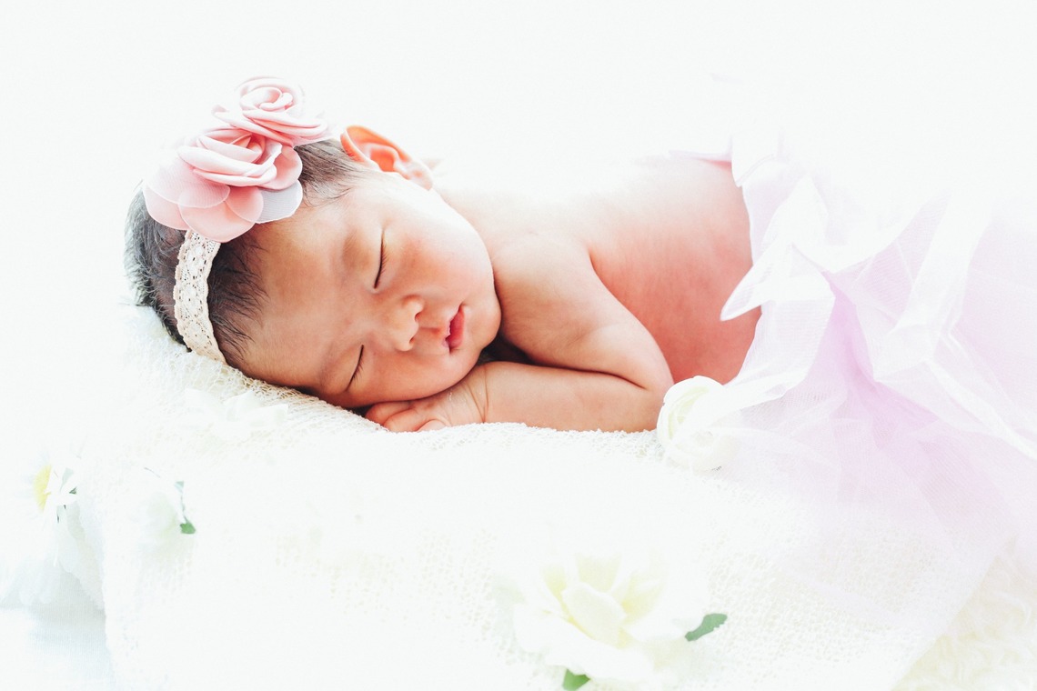 出張撮影HUG TIMEが撮影した「自宅でナチュラルなニューボーンフォト」の写真