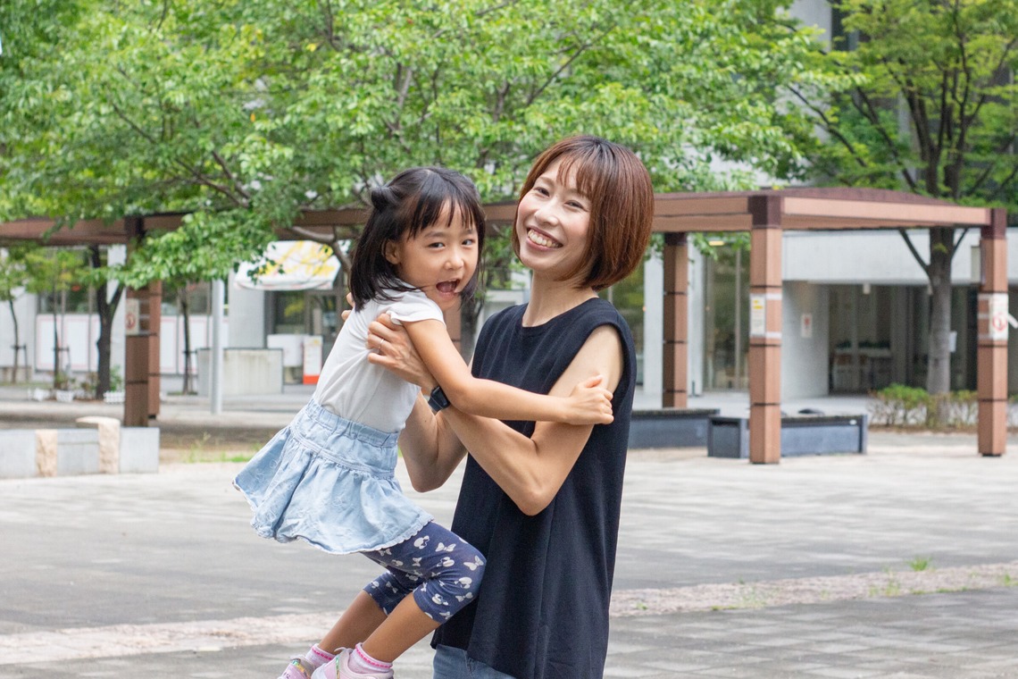 出張撮影　ラブフォト•ブーケが出張撮影した家族写真(キッズ,ベビーフォト)などが写った「思いでの公園で家族の写真」の家族写真