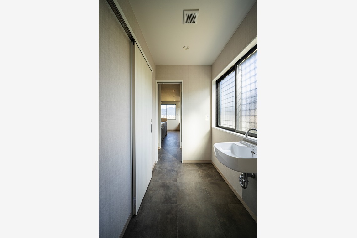 神宮啓佑が撮影した写真のアルバム「竣工撮影」