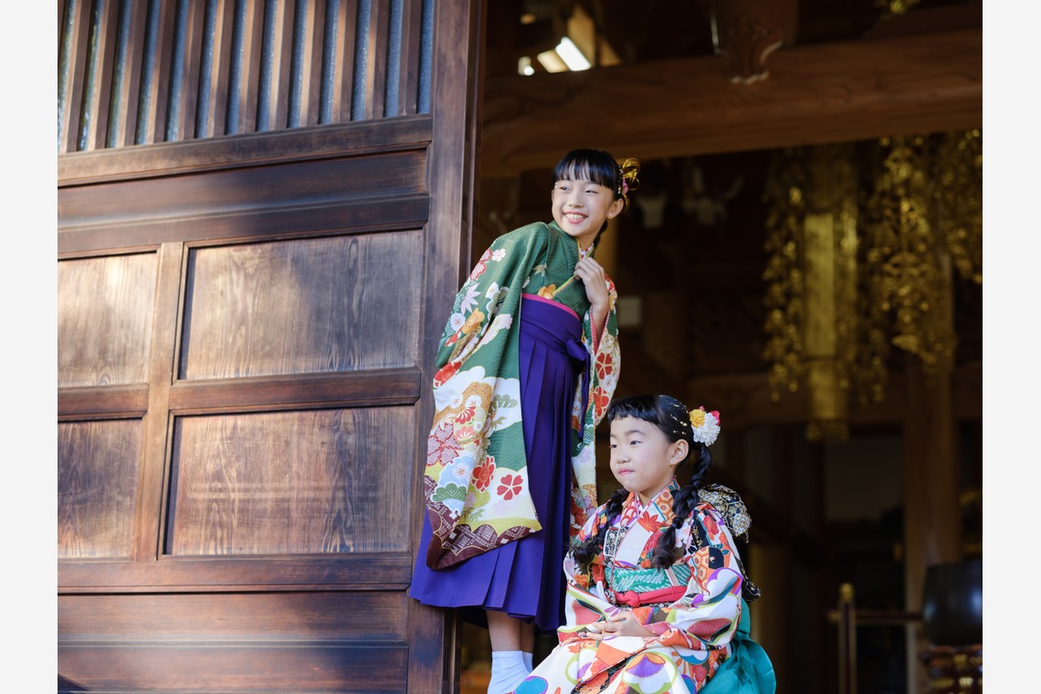 藤原和彦が出張撮影した家族写真(キッズ,ベビーフォト)などが写った「お寺さんでの七五三記念撮影」の家族写真