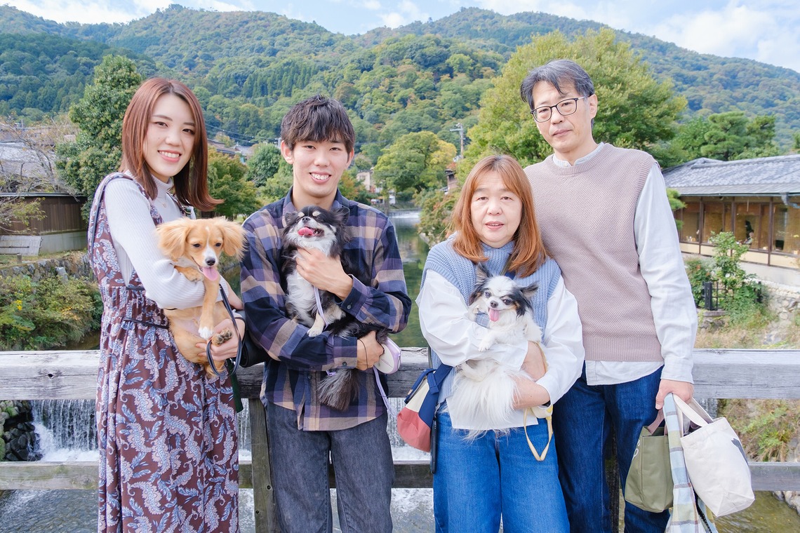 高夏写真店が撮影した家族写真の出張撮影のアルバム「家族写真の撮影」