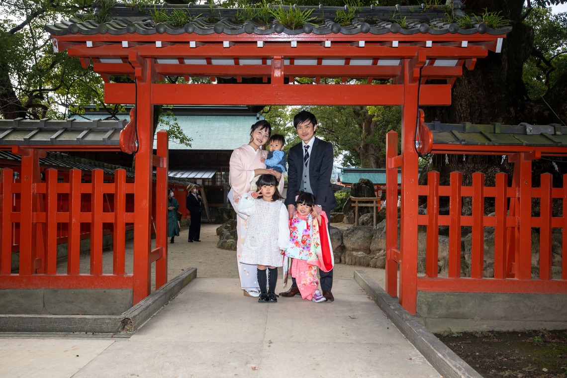 岩坪眞一郎が出張撮影した家族写真(キッズ,ベビーフォト)などが写った「家族で七五三お宮参り」の家族写真