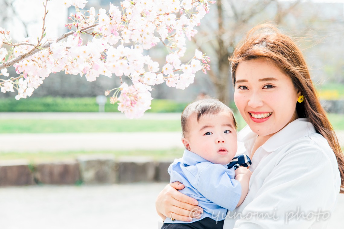 ゆのみふぉとが出張撮影した家族写真(キッズ,ベビーフォト)などが写った「桜とお写真」の家族写真