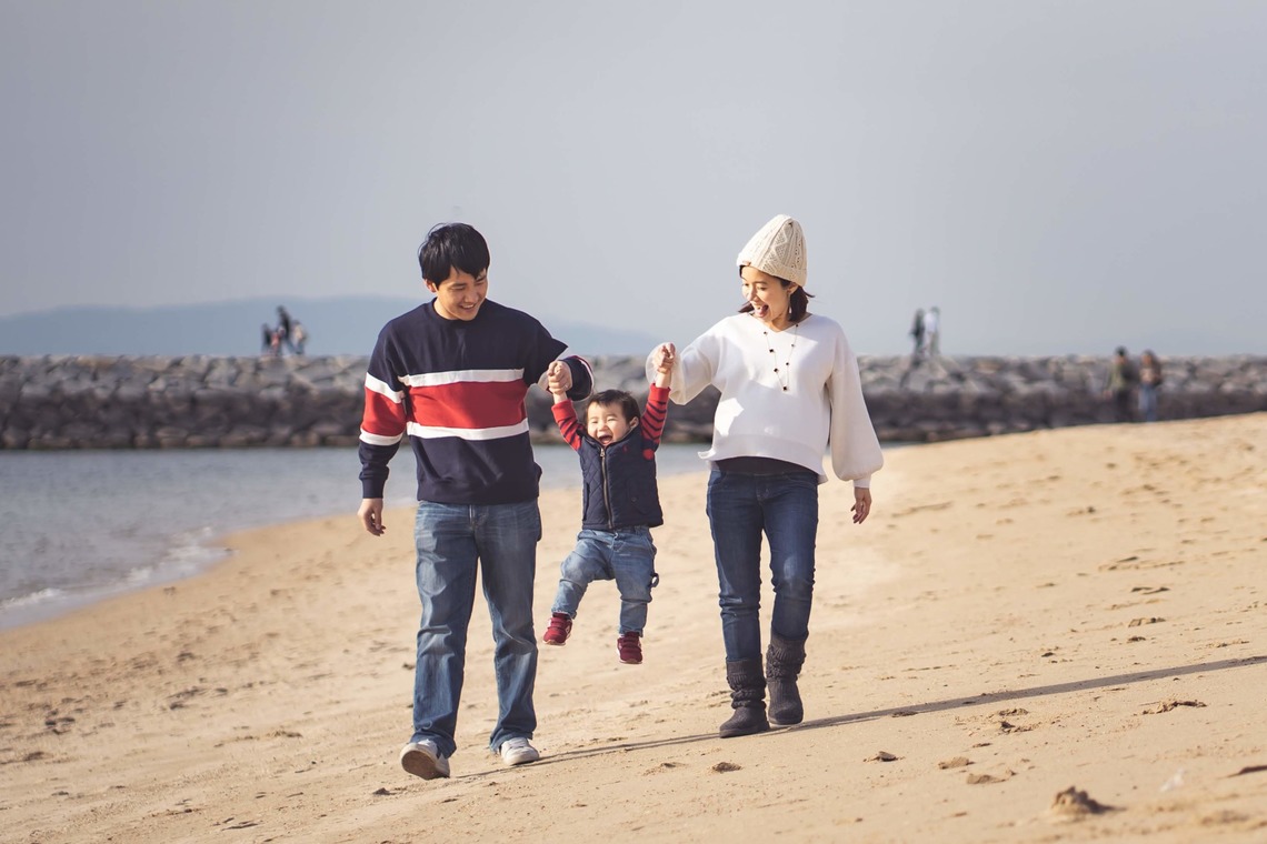 Field of the sun.creativeが出張撮影した家族写真(キッズ,ベビーフォト)などが写った「家族写真ロケーション撮影」の家族写真