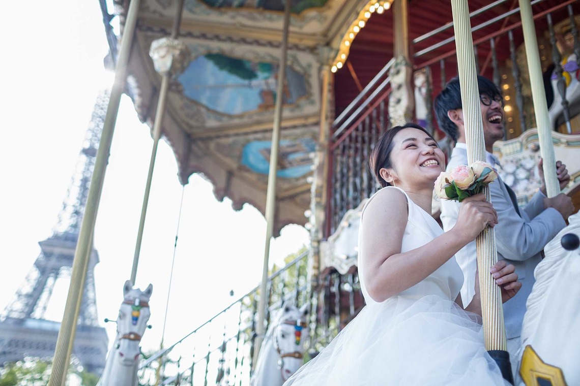 Petite Nao Photographyが撮影した写真のアルバム「パリでのフォトウェディング（エッフェル塔、ビルアケム橋、ルーブル美術館、パレロワイヤル）」