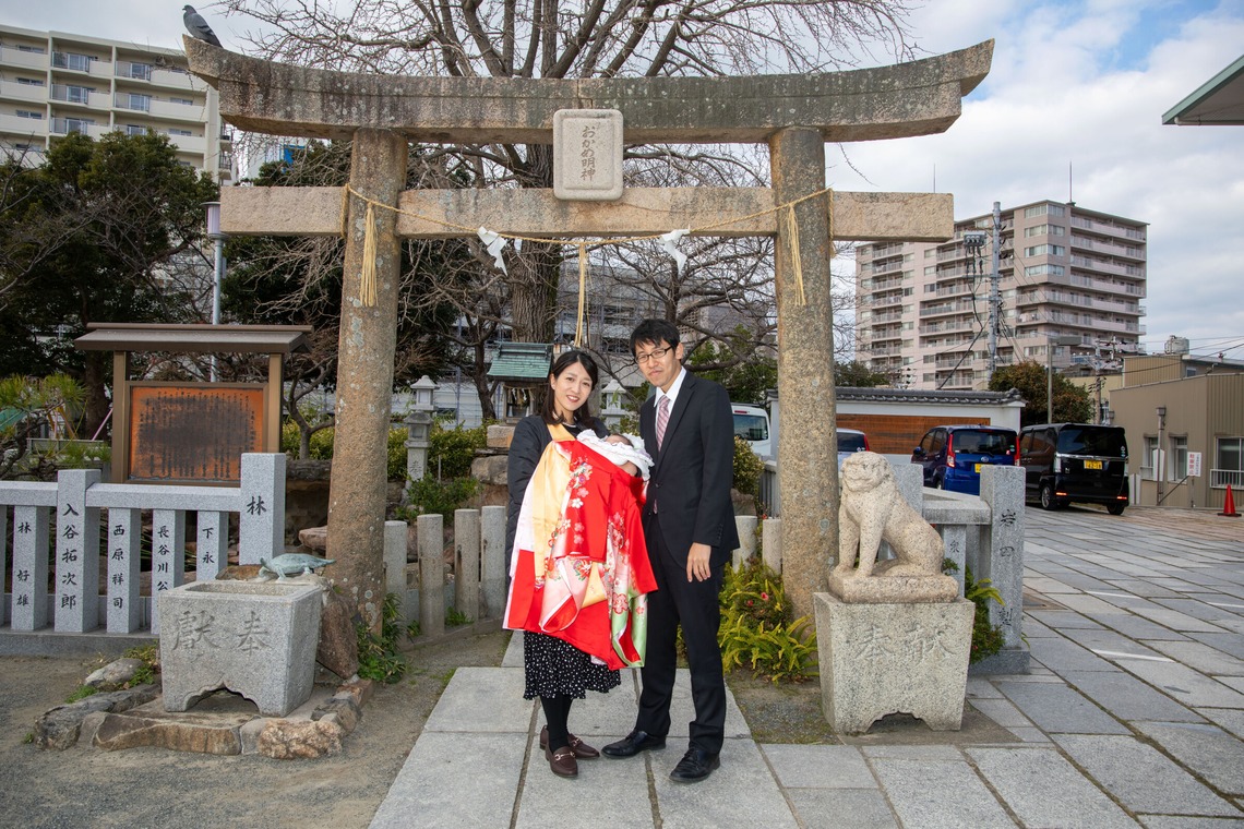 岩坪眞一郎が出張撮影した家族写真(キッズ,ベビーフォト)などが写った「初宮参り」の家族写真