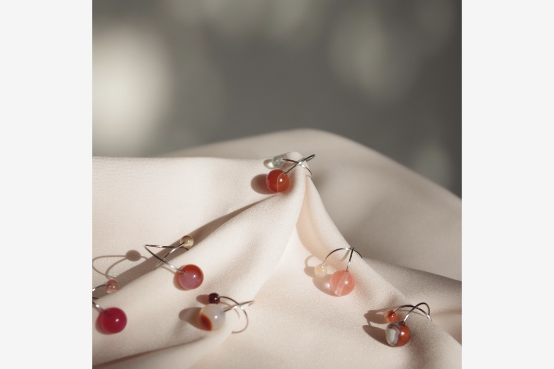 渡辺真央が撮影した写真のアルバム「アクセサリー@自宅撮影」