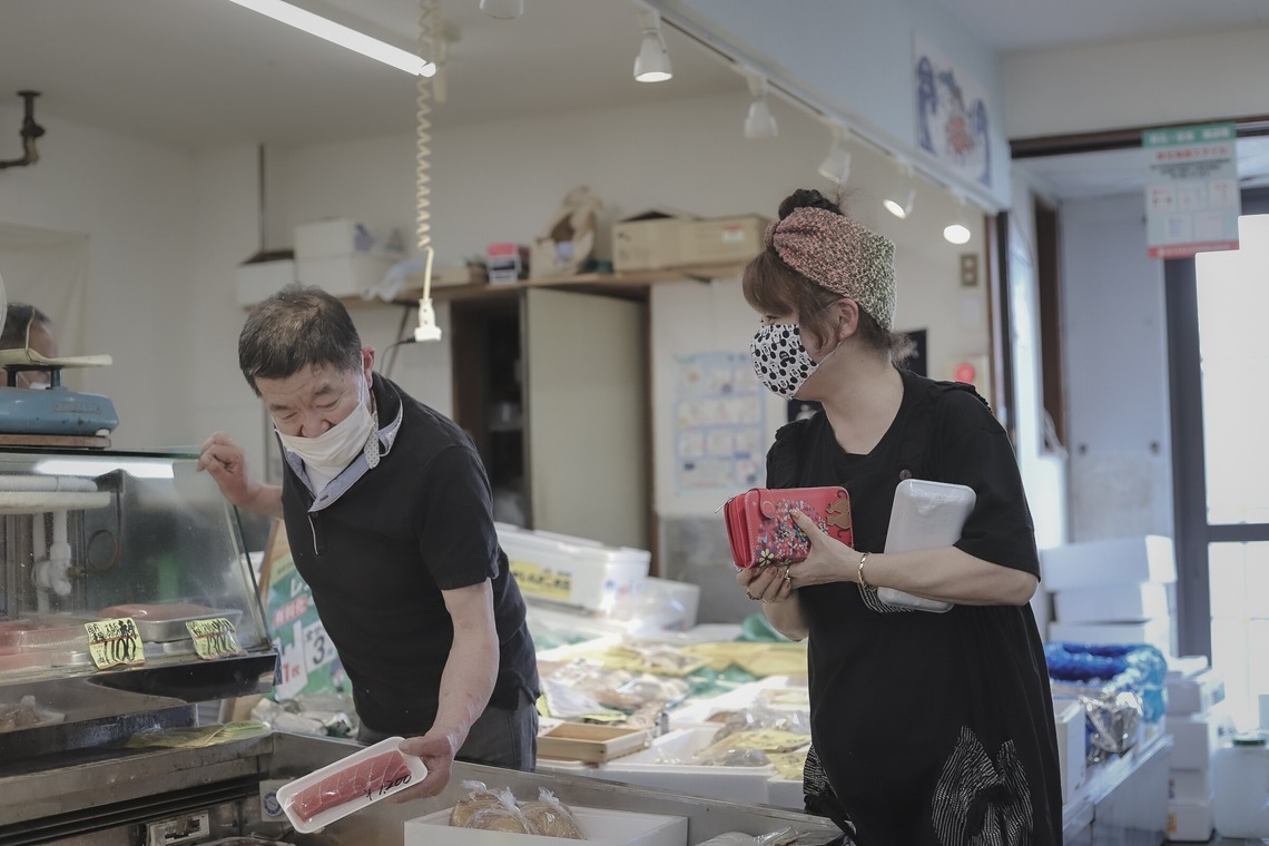 芳賀 翔大が撮影した「コロナ禍の商店街」の写真