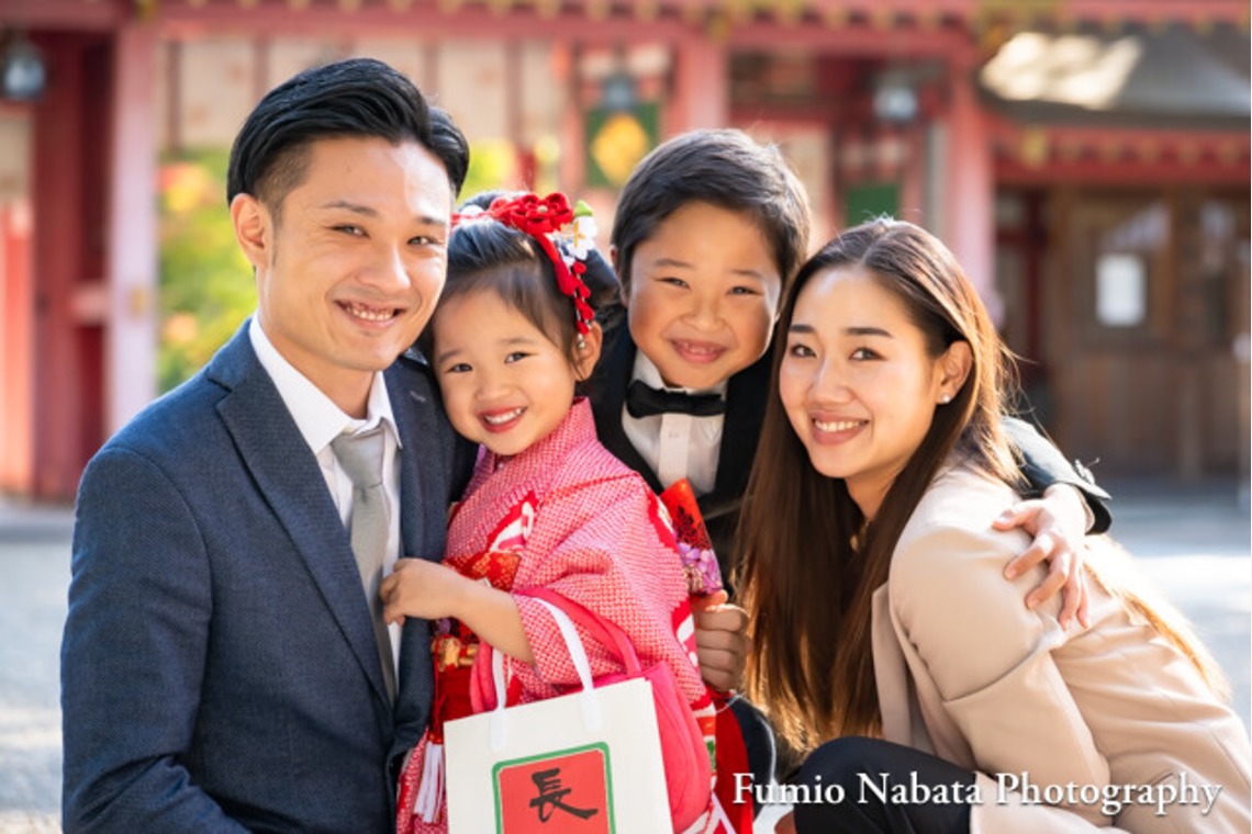 名畑文巨写真事務所が出張撮影した家族写真(キッズ,ベビーフォト)などが写った「出張撮影七五三・お宮詣り」の家族写真