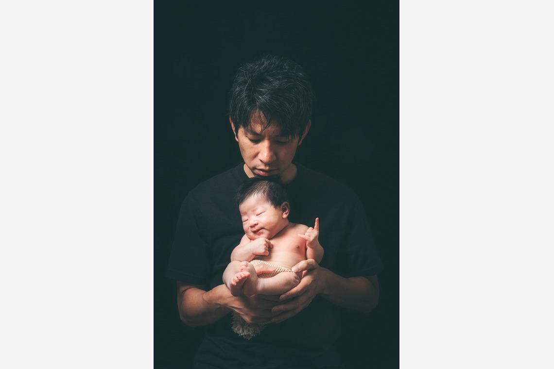 松井シンジが撮影した「ニューボーンフォト」の写真