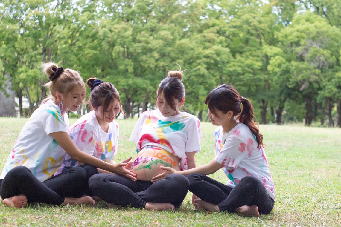 出張撮影　ラブフォト•ブーケが撮影した写真のアルバム「ペインティング＆マタニティフォト　東公園」