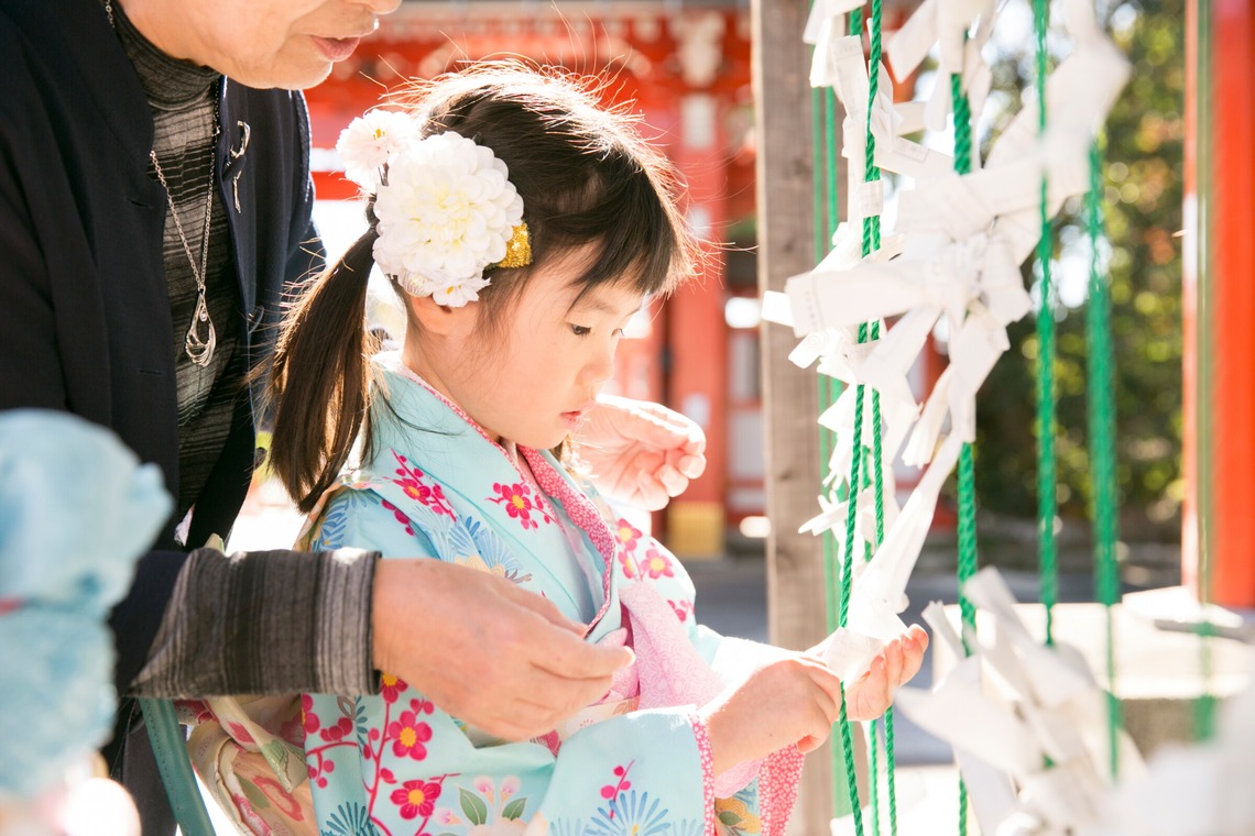 スタジオミルクが出張撮影した家族写真(キッズ,ベビーフォト)などが写った「七五三出張撮影＠東伏見稲荷神社」の家族写真