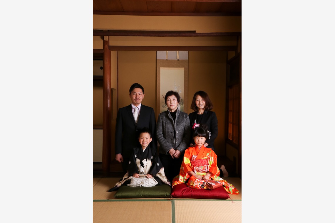 スマイルハンターが出張撮影した家族写真(キッズ,ベビーフォト)などが写った「七五三京町家フォト」の家族写真