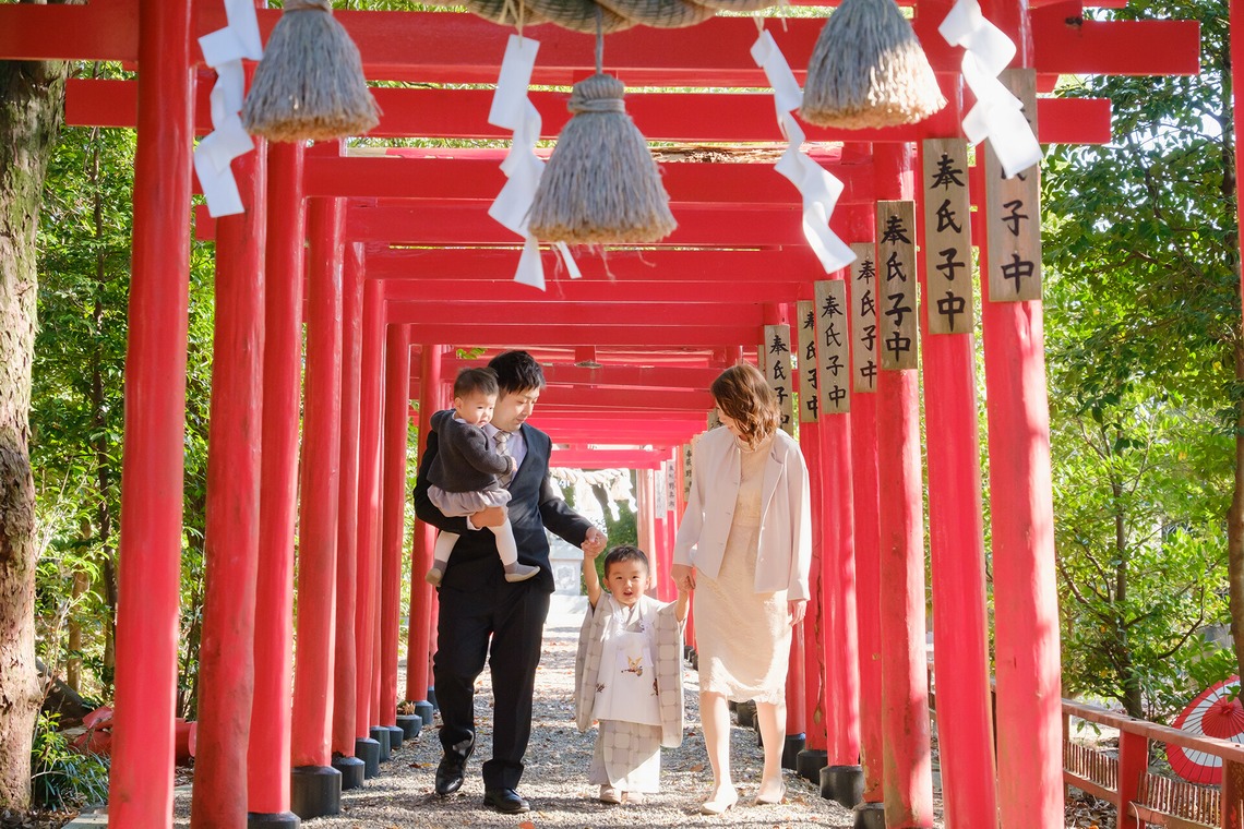 高夏写真店が出張撮影した家族写真(キッズ,ベビーフォト)などが写った「七五三の撮影」の家族写真