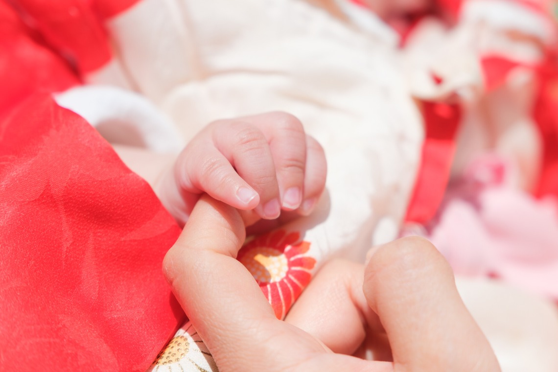 高夏写真店が出張撮影した家族写真(キッズ,ベビーフォト)などが写った「お宮参りの撮影」の家族写真