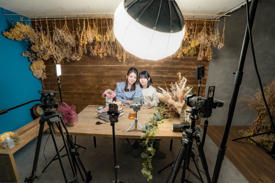 AVSが撮影した写真のアルバム「スタジオ」