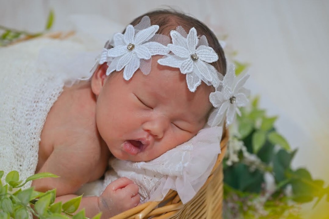 滝絵理香が撮影したニューボーンフォトのアルバム「ニューボーンフォト」