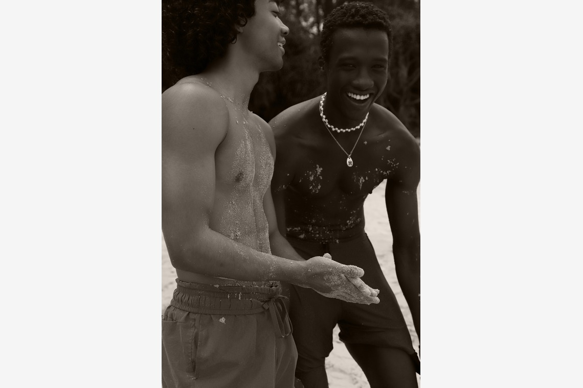 エレーナが撮影した写真のアルバム「信憑性＆真実」