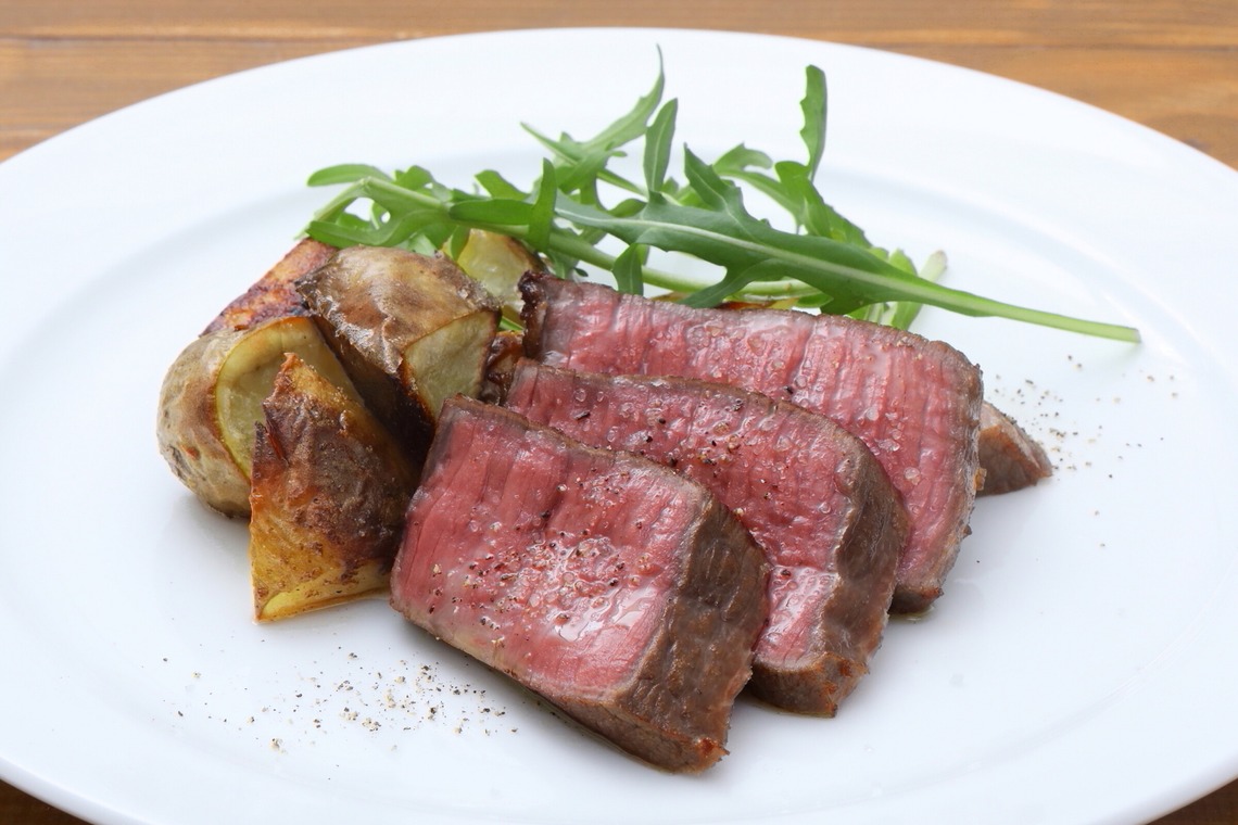 森安　照が撮影した「ステーキ・肉料理」の写真