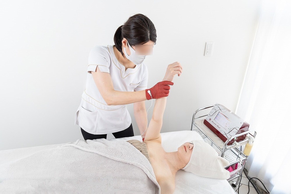 世登理恵が撮影した写真のアルバム「サロン撮影」