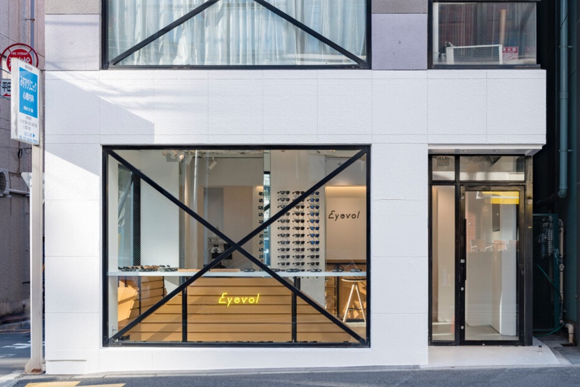 有限会社　澤田スタジオが撮影した「店舗撮影　メガネ」の写真