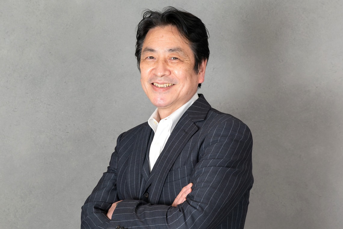 滋賀淳が撮影した写真のアルバム「プロフィール、インタビュー」