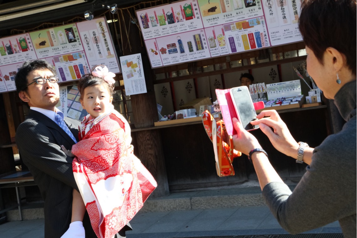 スマイルハンターが出張撮影した家族写真(キッズ,ベビーフォト)などが写った「七五三ロケーション撮影」の家族写真